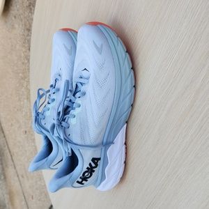 Hoka size 8.5D Arahi 6 Running Shoe